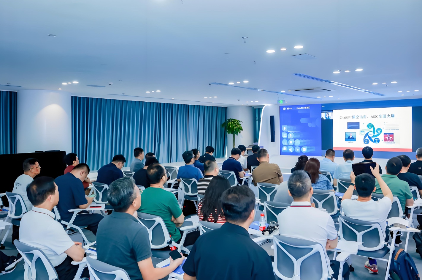 AI排行榜-Aiphb.com.cn-智谱清言战略发布会